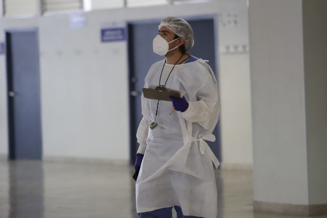 PUEBLA, Pue. 03 diciembre 2021. Personal de salud labora en el área del Centro de Enfermedades Respiratorias del ISSSTEP. //Guadalupe Zúñiga/Agencia Enfoque//
