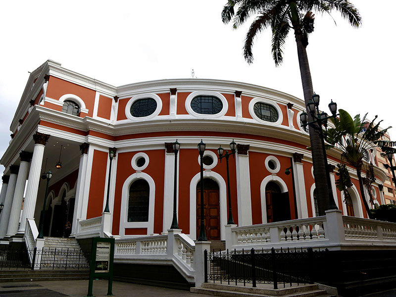 La danza de mil colores que representa a África se lucirá en el Teatro Municipal