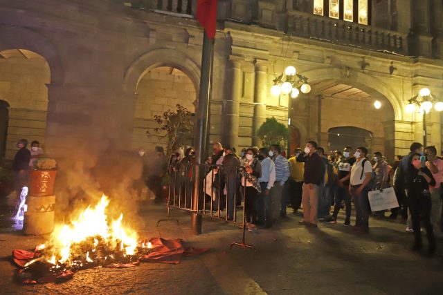 Avala Cabildo 100 basificaciones; sindicalizados arman protesta