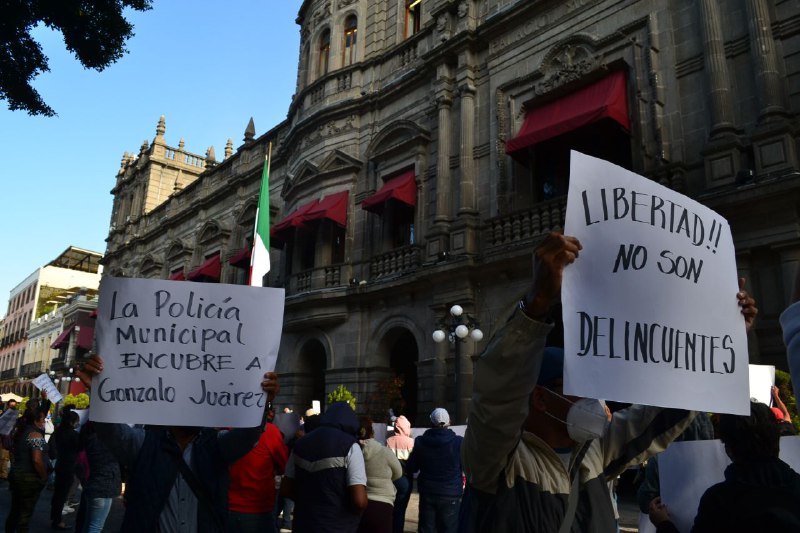 Eduardo Rivera prefiere el mole de caderas que atender protestas