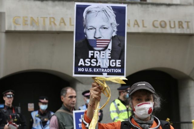 Assange prometida matrimonio