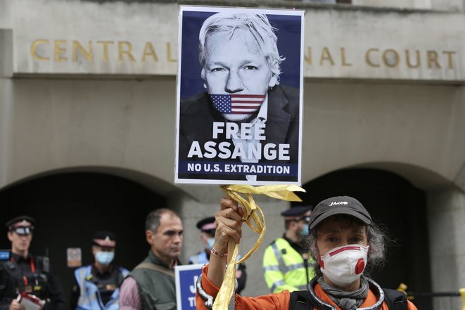 Assange prometida matrimonio