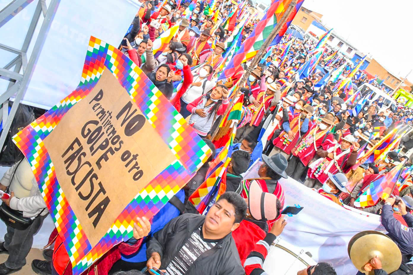 Miles de bolivianos muestran en las calles su respaldo al gobierno de Arce