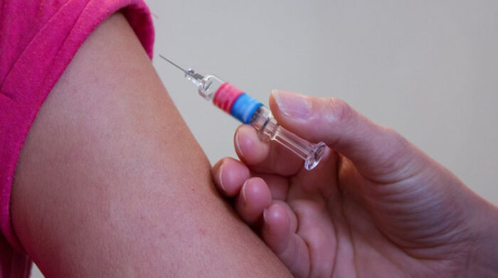 Bolivia vacunará contra el COVID-19 a menores de entre 12 a 17 años de edad
