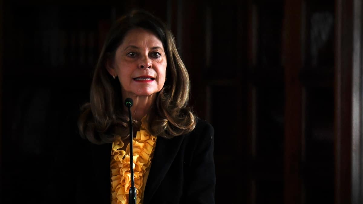 Canciller de Colombia solicita reunión al embajador de Irán en medio de controversia
