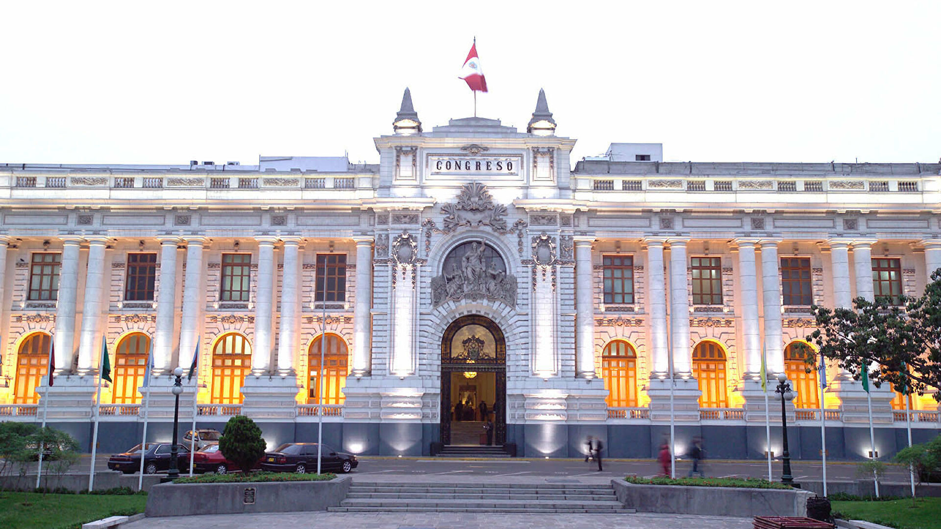 «Solo piensan en ellos»: desaprobación hacia el Congreso peruano se ubica en 75 %