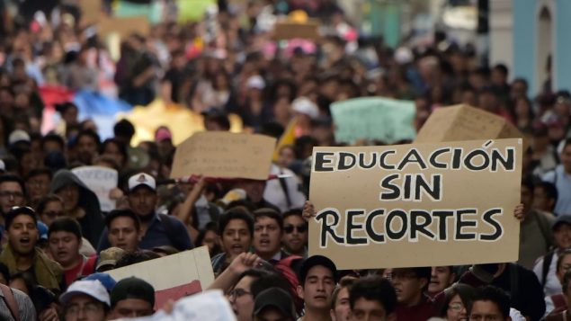 Estudiantes Ecuador recorte