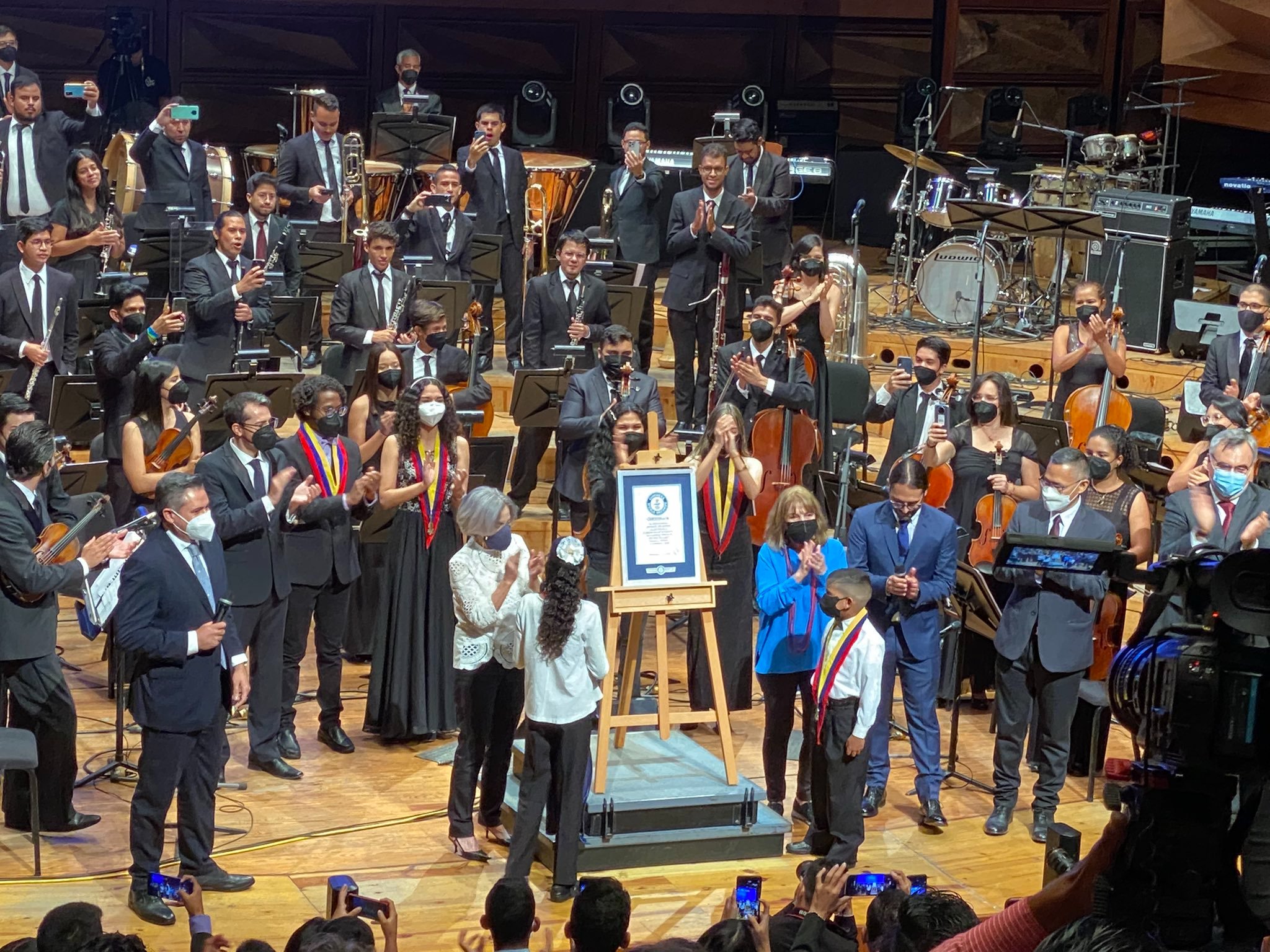 ¡Oficial!: Venezuela recibe certificado del Guinness Récord como la orquesta más grande del mundo