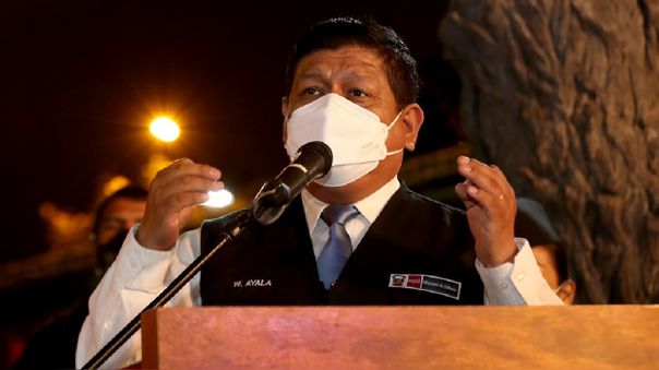 Ministro de Defensa de Perú asegura que el presidente le dijo que «siga trabajando»