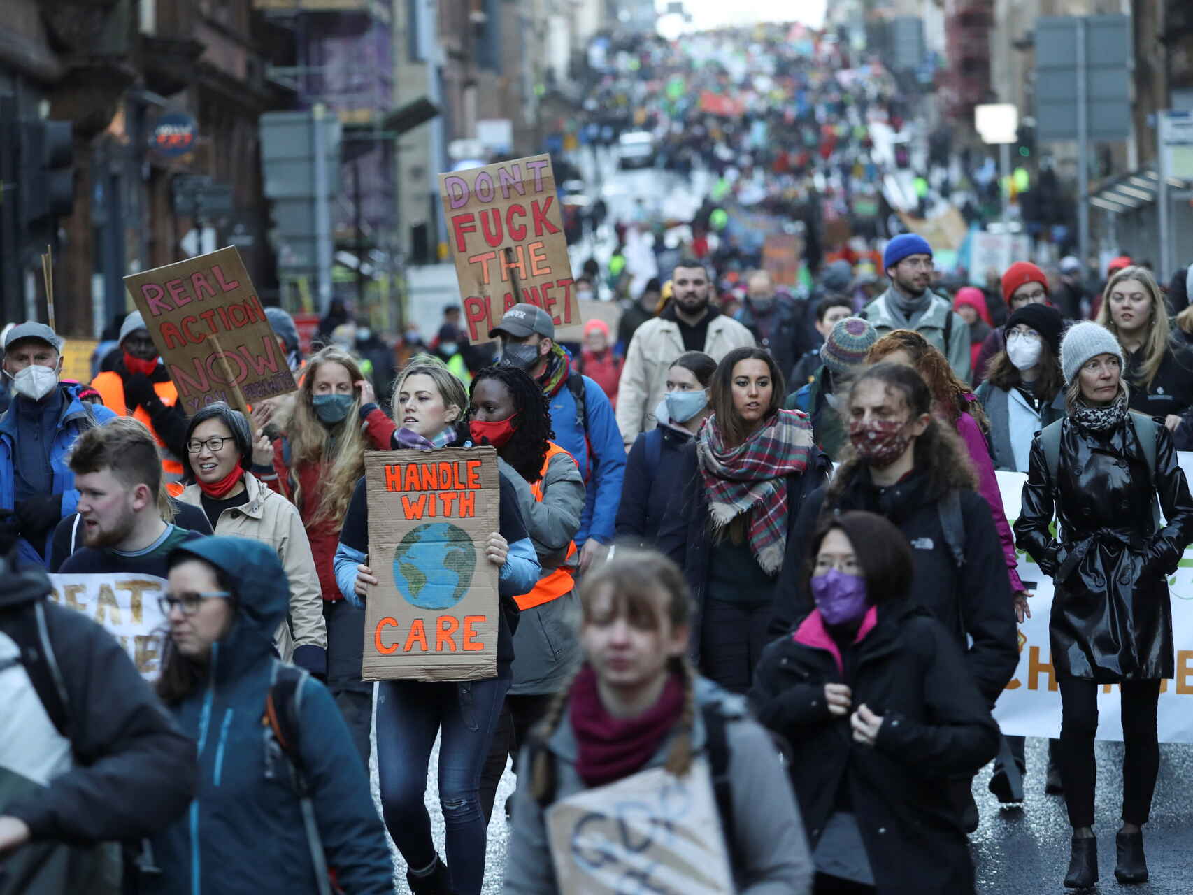 Glasgow: Más de 100 mil personas en marcha por el planeta y la justicia climática en recta final de la COP26