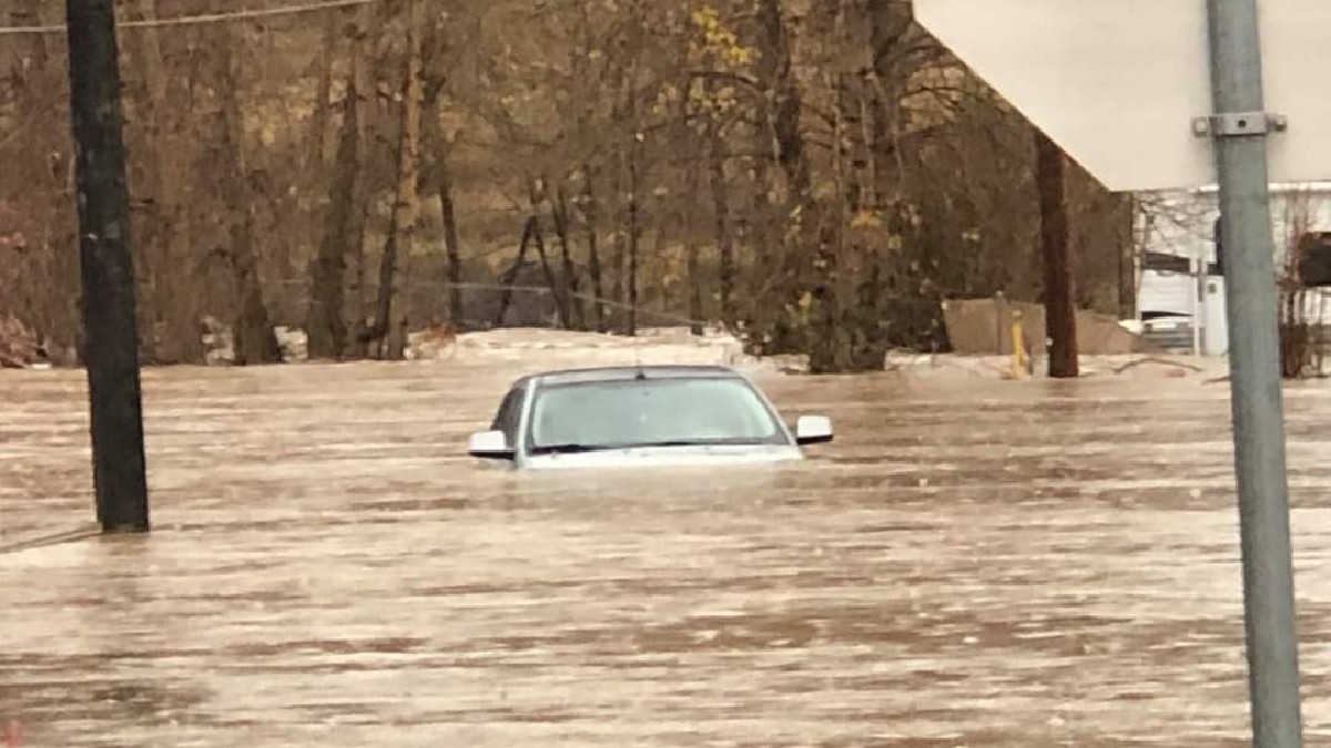 (Video) Evacúan ciudad de Merritt en Canadá por inundaciones
