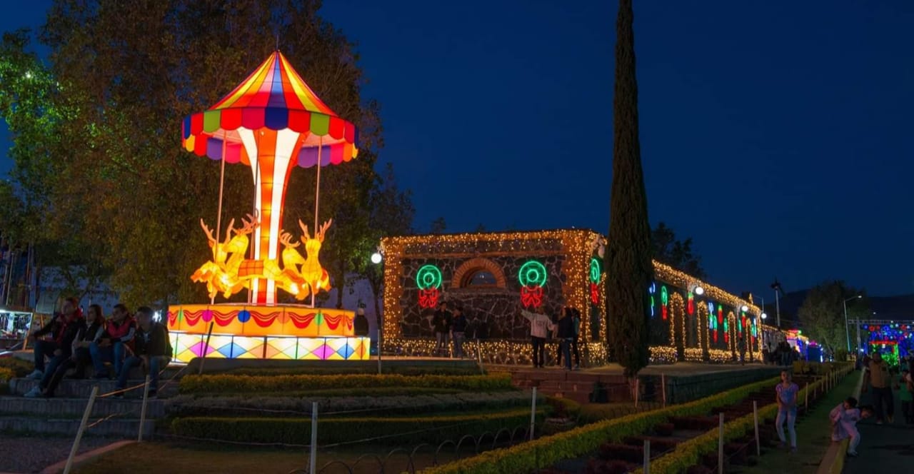 Presentan “Brilla Fest”, espectáculo de luces y figuras navideñas en Atlixco