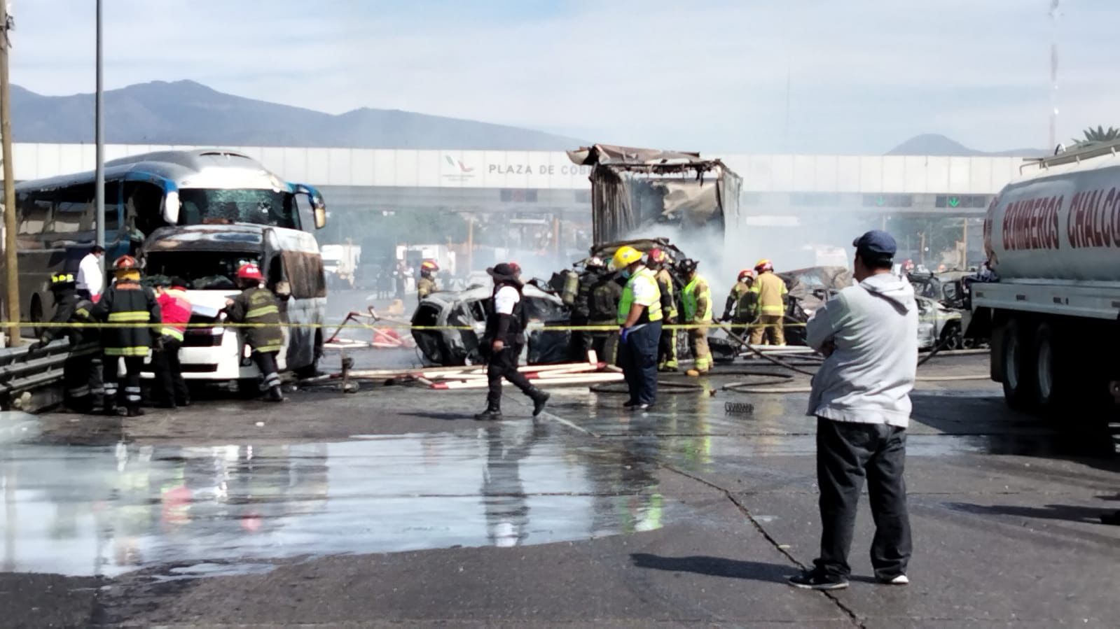 Reportan 19 muertos por accidente en la México-Puebla