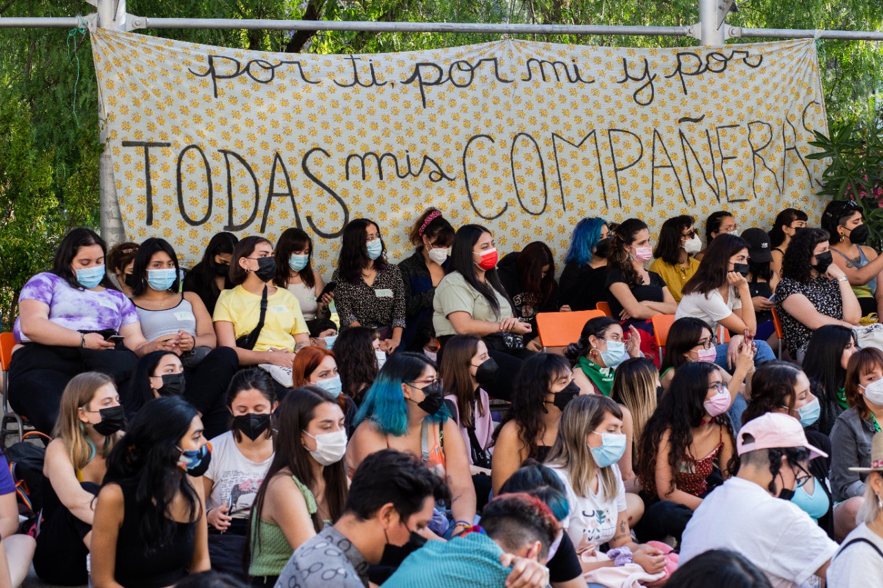 Coordinadora Feminista 8M convoca a más de 1.700 mujeres y disidencias y llaman a votar por Gabriel Boric en las presidenciales