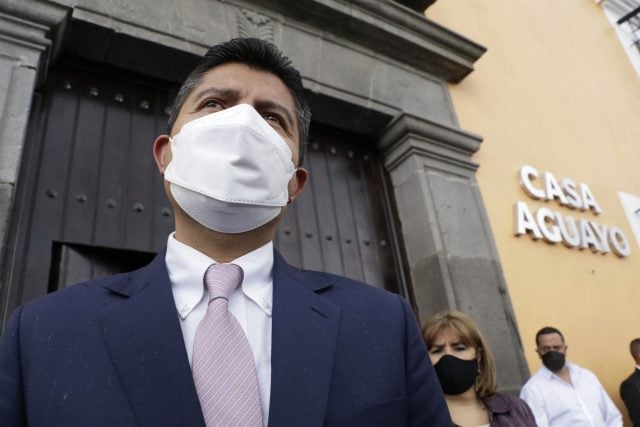 Eduardo Rivera destinará recursos del gobierno local para bacheo de calles