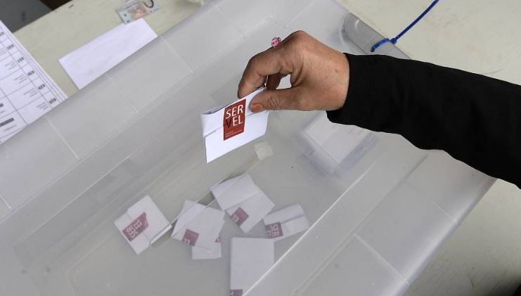 Sondeo del Injuv proyecta alta participación de jóvenes en elecciones: 77% afirma que irá a votar este domingo