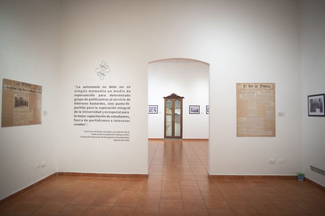 Exhiben fotos del “65 Aniversario de la Autonomía Universitaria”