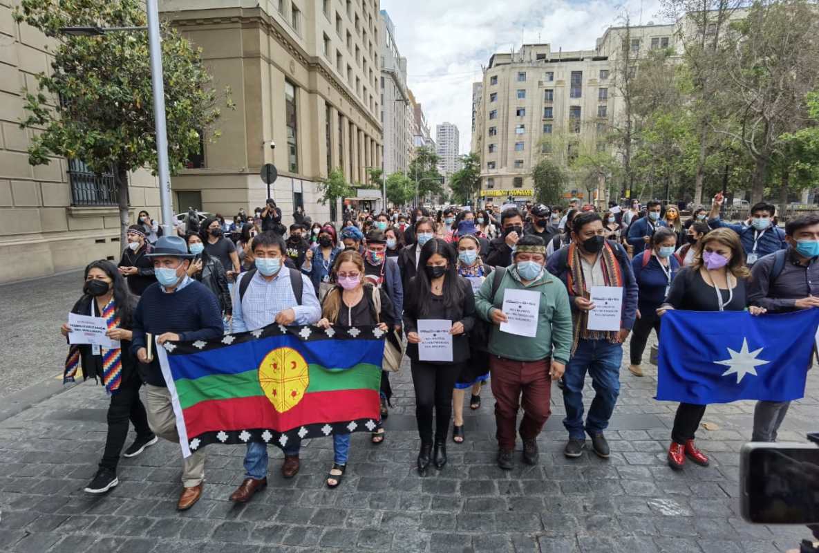 Exigen fin a estado de emergencia: Constituyentes escaños reservados ingresaron carta en la Moneda por asesinato y heridos mapuche