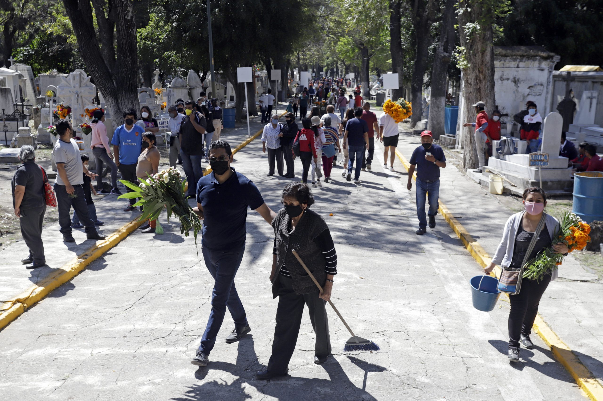 Más de 30 mil visitas recibe el Panteón Municipal en temporada muertos