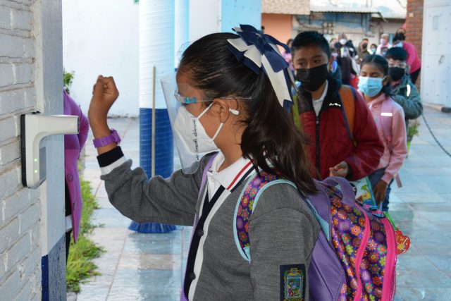 En Puebla, sólo alza de casos covid-19 evitaría regreso a clases en enero