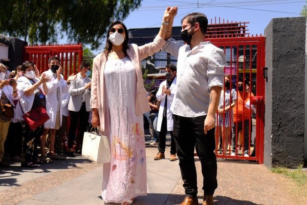 “Vamos a llegar a los lugares no solamente a llevar nuestras ideas, sino que sobre todo vamos a ir a escuchar»:  Izkia Siches asume como jefa de campaña de  Gabriel Boric