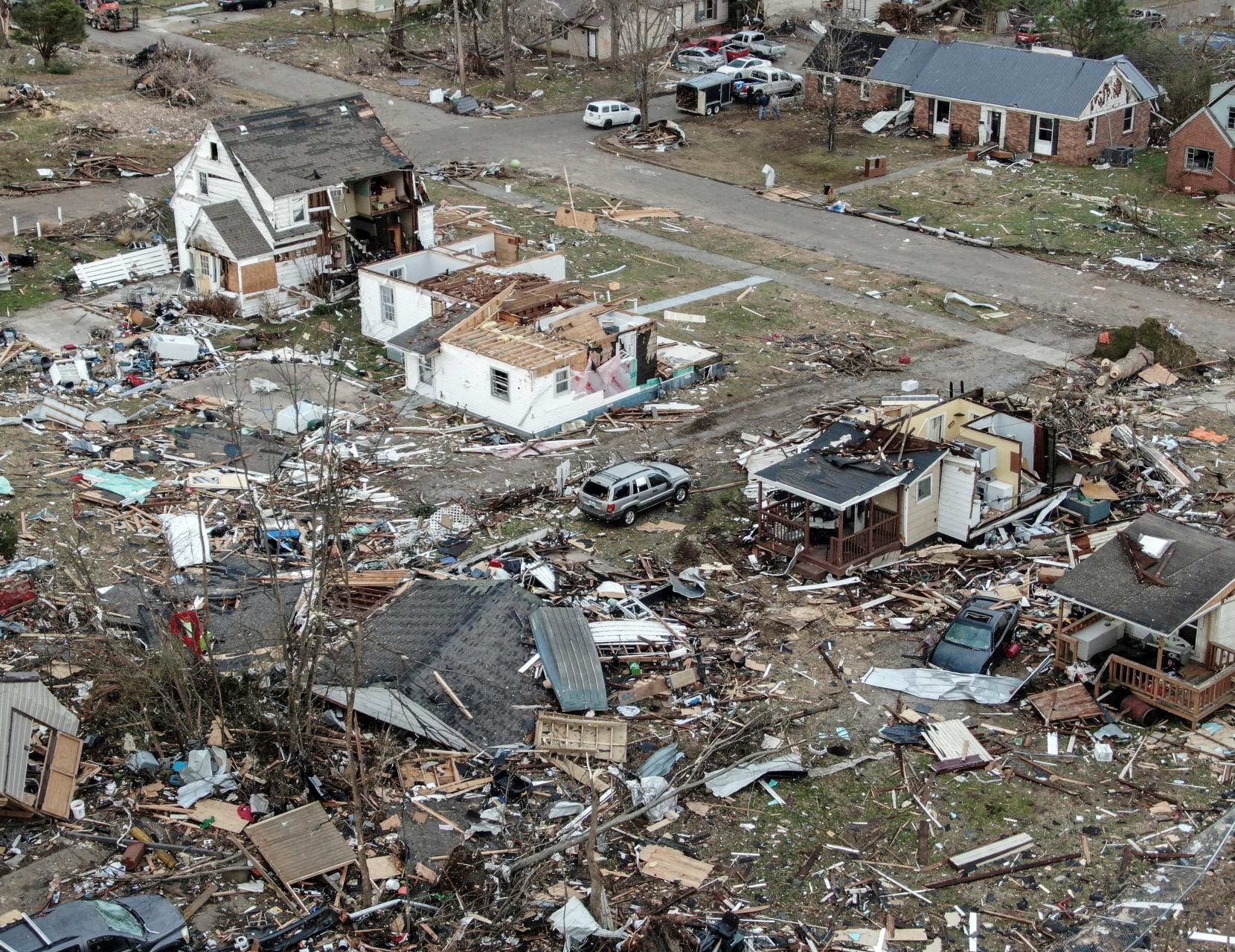 Se eleva a 85 la cifra de muertos por serie de devastadores tornados en EE.UU.