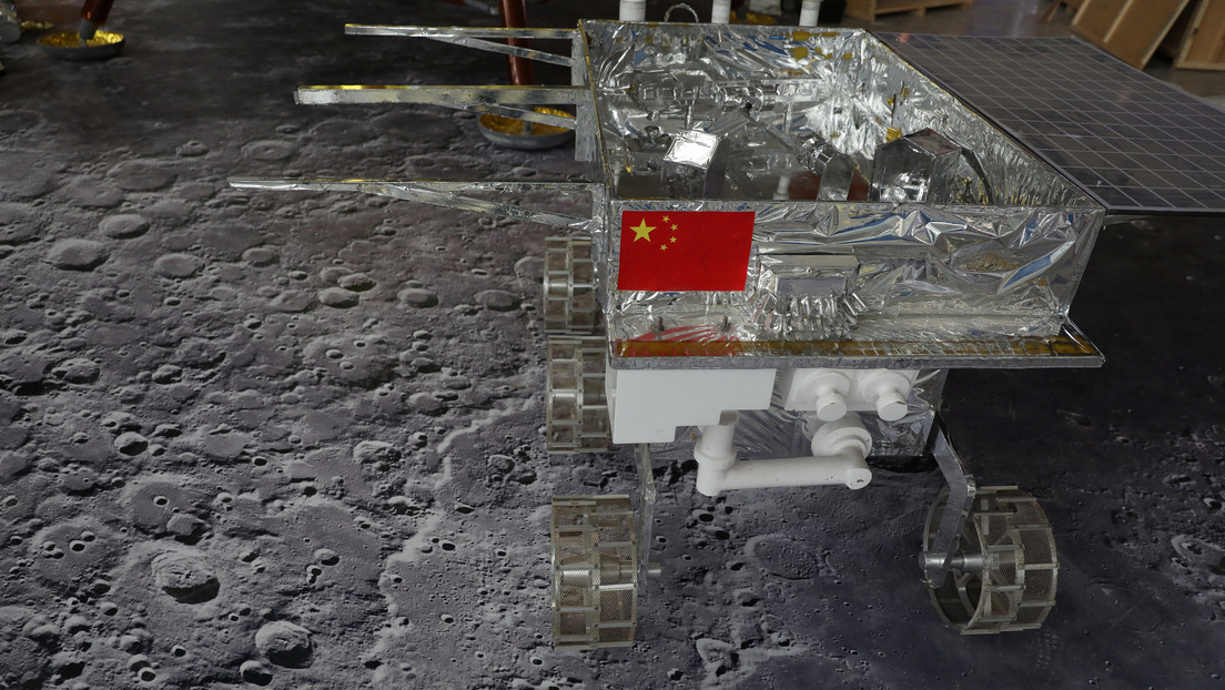 (Foto) El ‘rover’ chino Yutu-2 detecta una «cabaña misteriosa» con forma de cubo en el horizonte en la cara oculta de la Luna