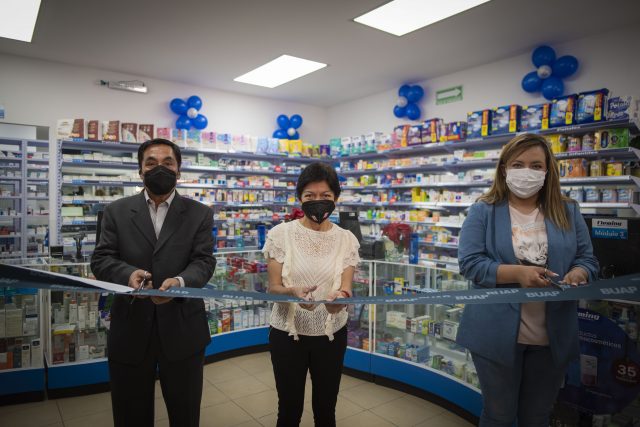 Inaugura Lilia Cedillo sucursal 21 de Farmacias Fleming en Huejotzingo