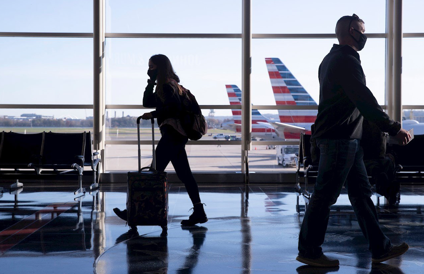 Cancelan aerolíneas mundiales más de 2 mil vuelos