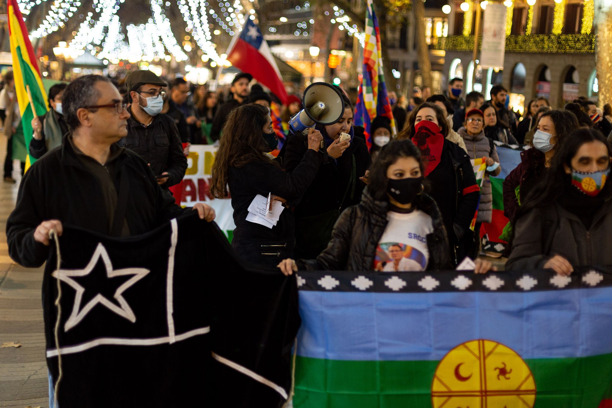 Nota e imágenes: Concurrida manifestación antifascista en Barcelona en solidaridad con Chile y Latinoamérica