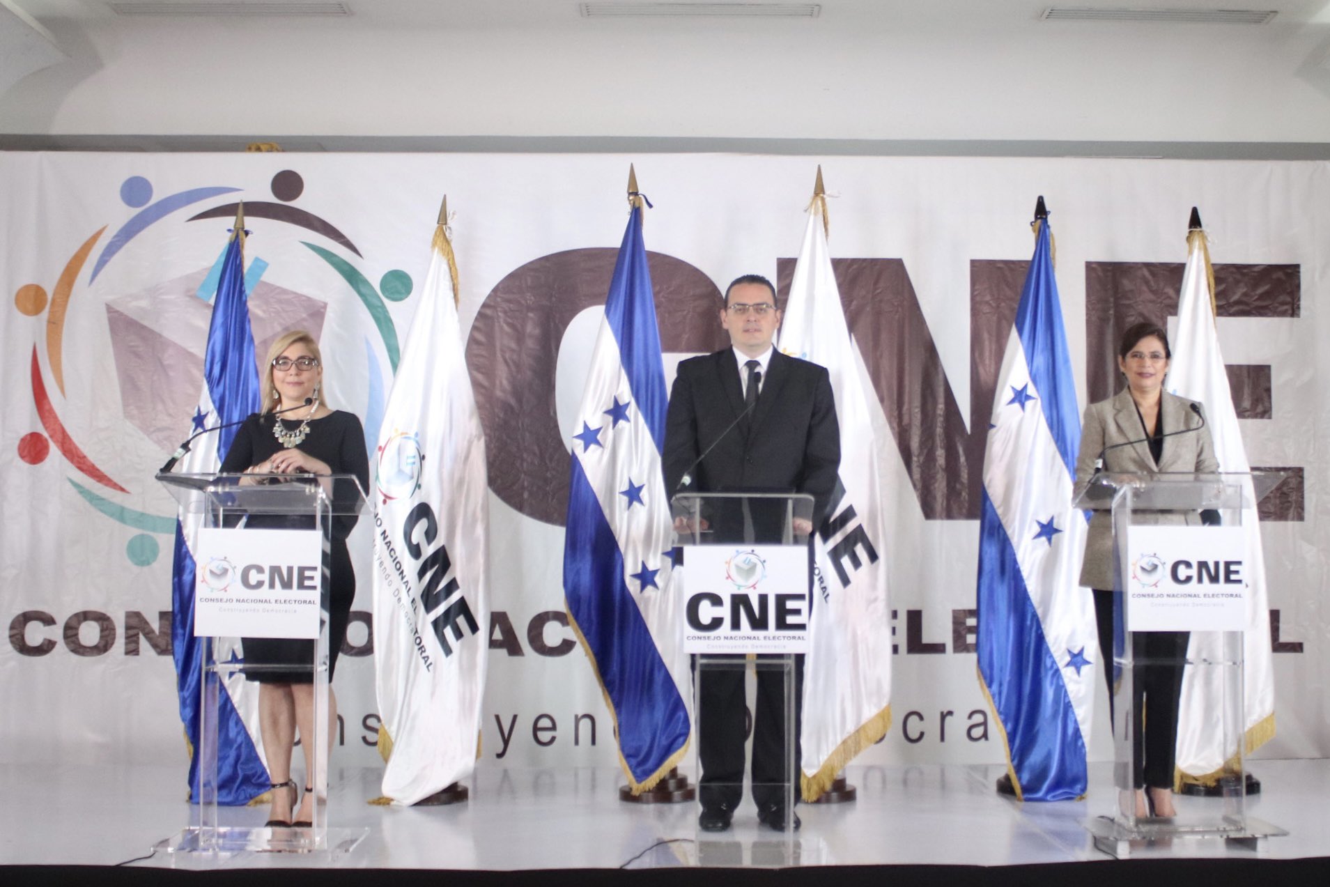Castro-Honduras-CNE-presidenta