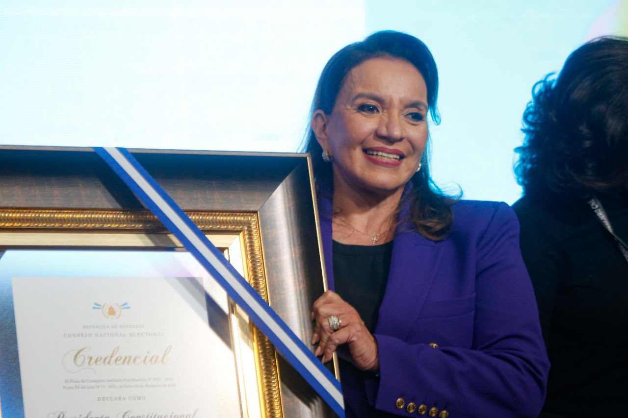 En Honduras entregaron credenciales a Xiomara Castro como presidenta constitucional