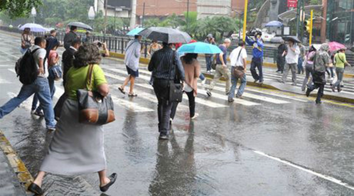 En Venezuela atienden a regiones afectadas por intensas lluvias