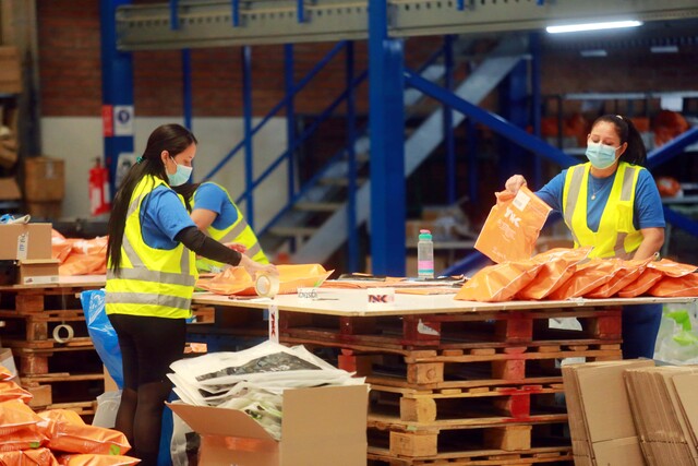 Trabajadores por el cierre del comercio a las 19 horas: Boric es el único que asegura la paz social que se necesita para avanzar