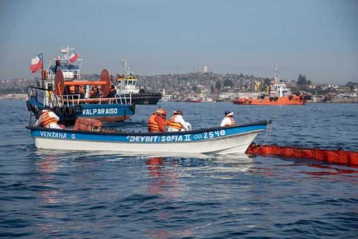 Derrame de petróleo en Quintero: Pescadores califican como «una burla» indemnización ofrecida por ENAP y retoman movilizaciones