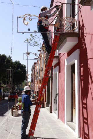 A pesar del déficit económico sí habrá luces navideñas: Ayuntamiento