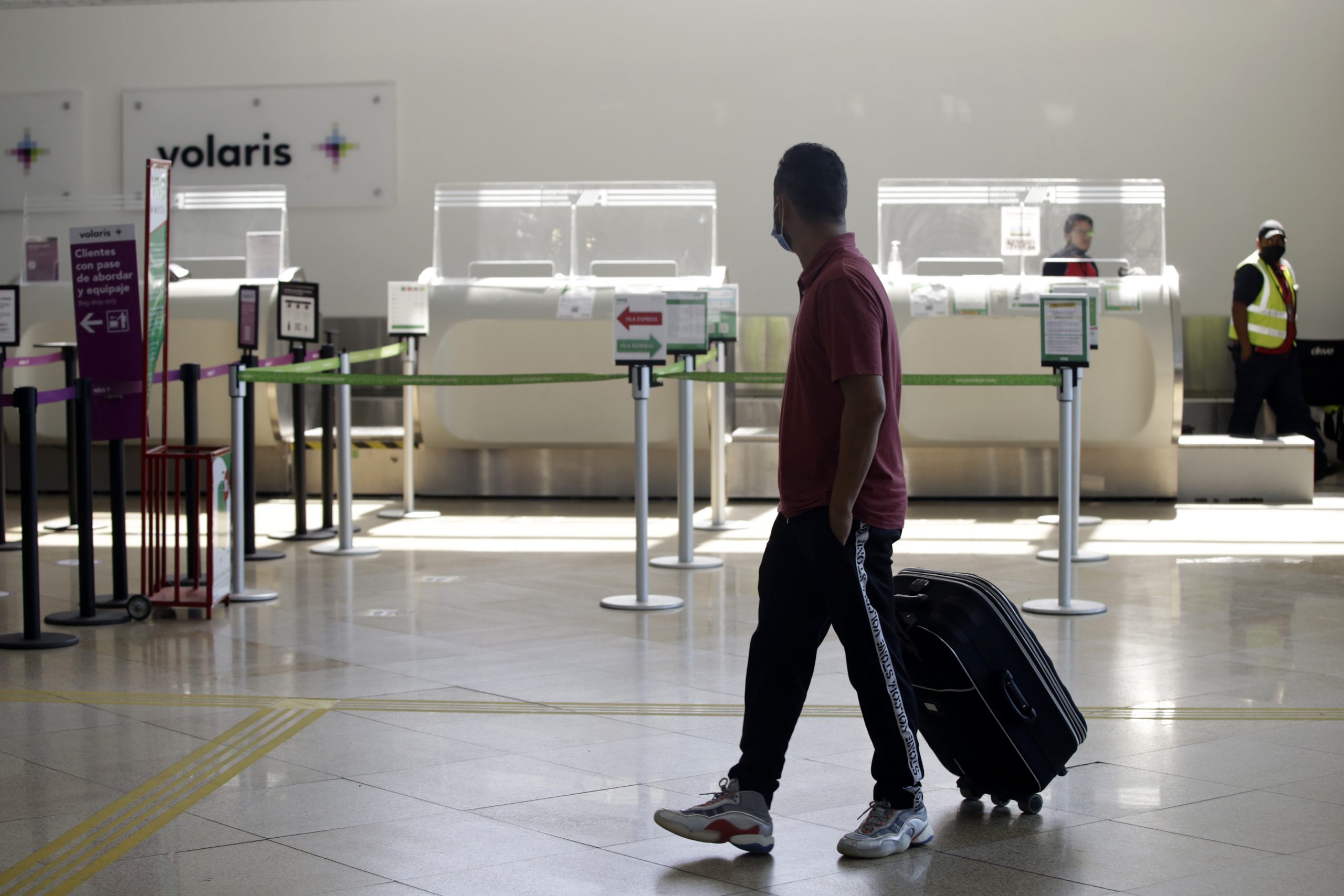 Entregaría gobierno de Puebla 51% de acciones del aeropuerto a inversión privada