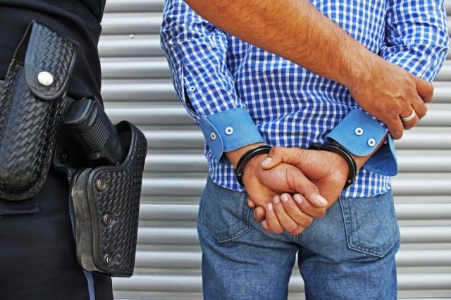 Detiene FGE y vincula a proceso a dos sujetos por homicidios y feminicidio