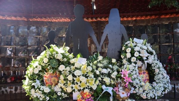 Salvadoreños exigen justicia al conmemorar 40 años de la masacre de El Mozote