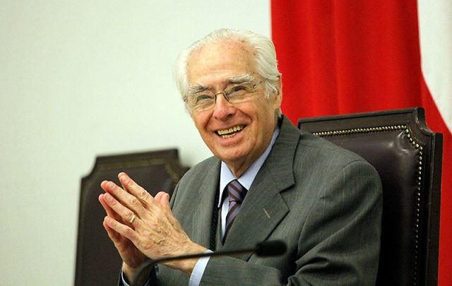 A los 80 años falleció Roberto Garretón,  premio nacional de DD.HH. 2020 : Será velado en el Museo de la Memoria