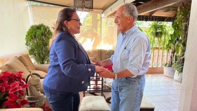 Candidato del oficialismo reconoce públicamente el triunfo de Xiomara Castro en las elecciones presidenciales de Honduras