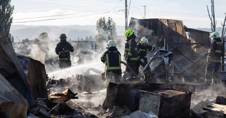Comenzó la remoción de escombros del incendio de Castro: Fiscalía indaga eventual intervención de terceros