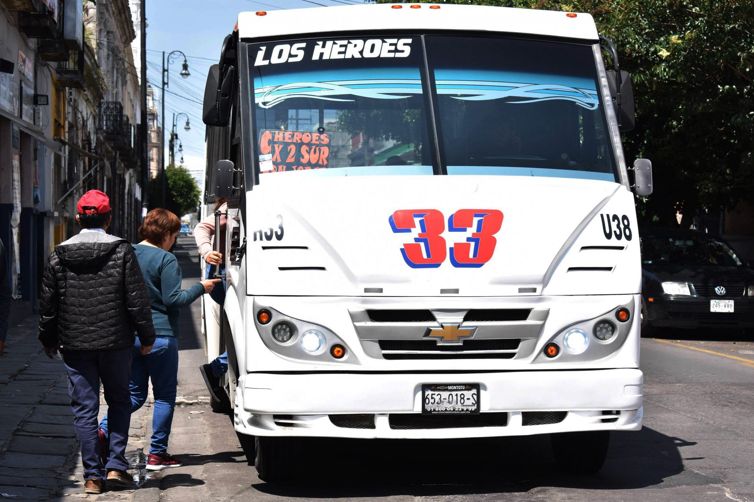 En vilo, paro de transportistas en Puebla; negocian con el Congreso