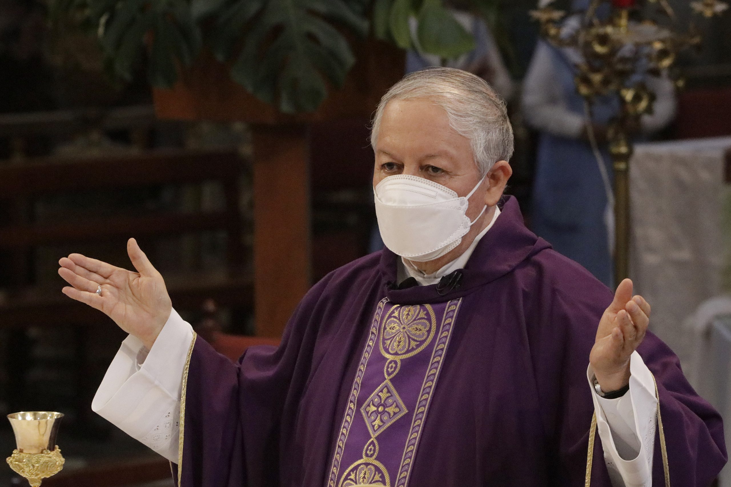 Pide arzobispo de Puebla a no bajar la guardia ante variante Ómicron