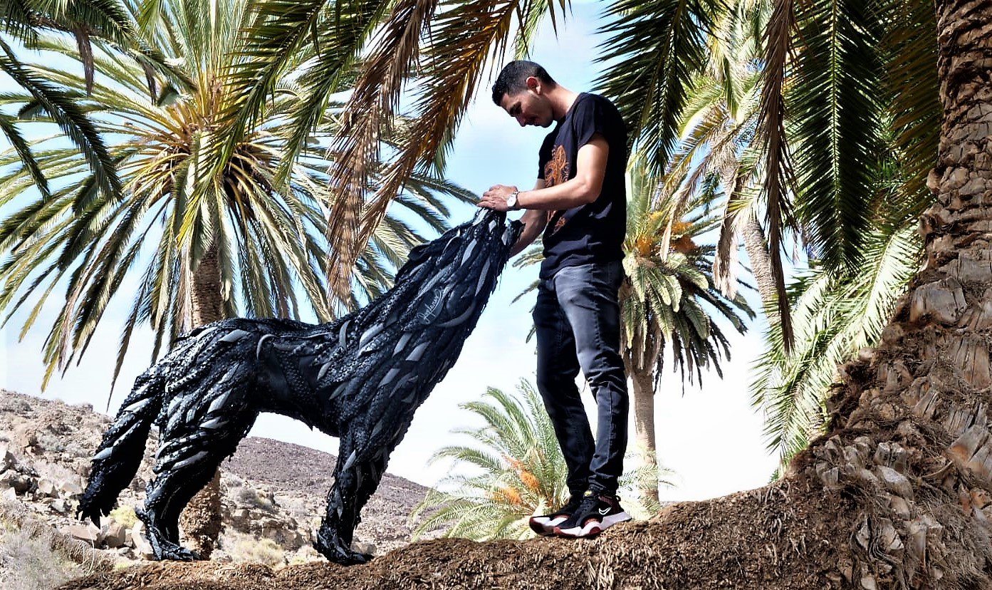 Ruplares, el arte de un venezolano que esculpe llantas recicladas y aspira lograr un récord Guinness