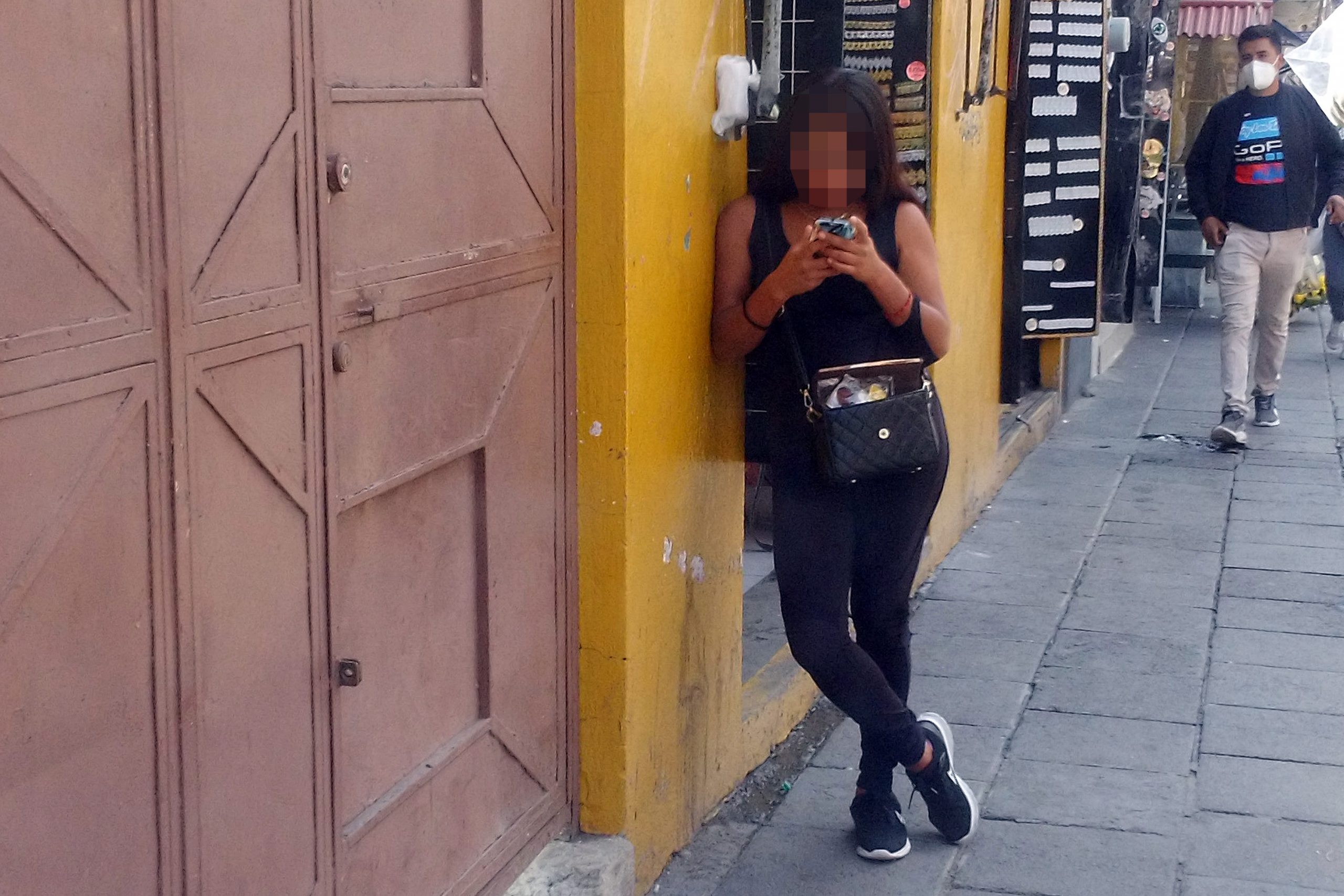 Detienen a lideresa de sexoservidoras en Puebla