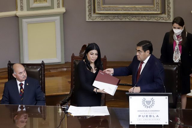 Miguel Barbosa destaca el combate a la desigualdad en Puebla en su tercer informe