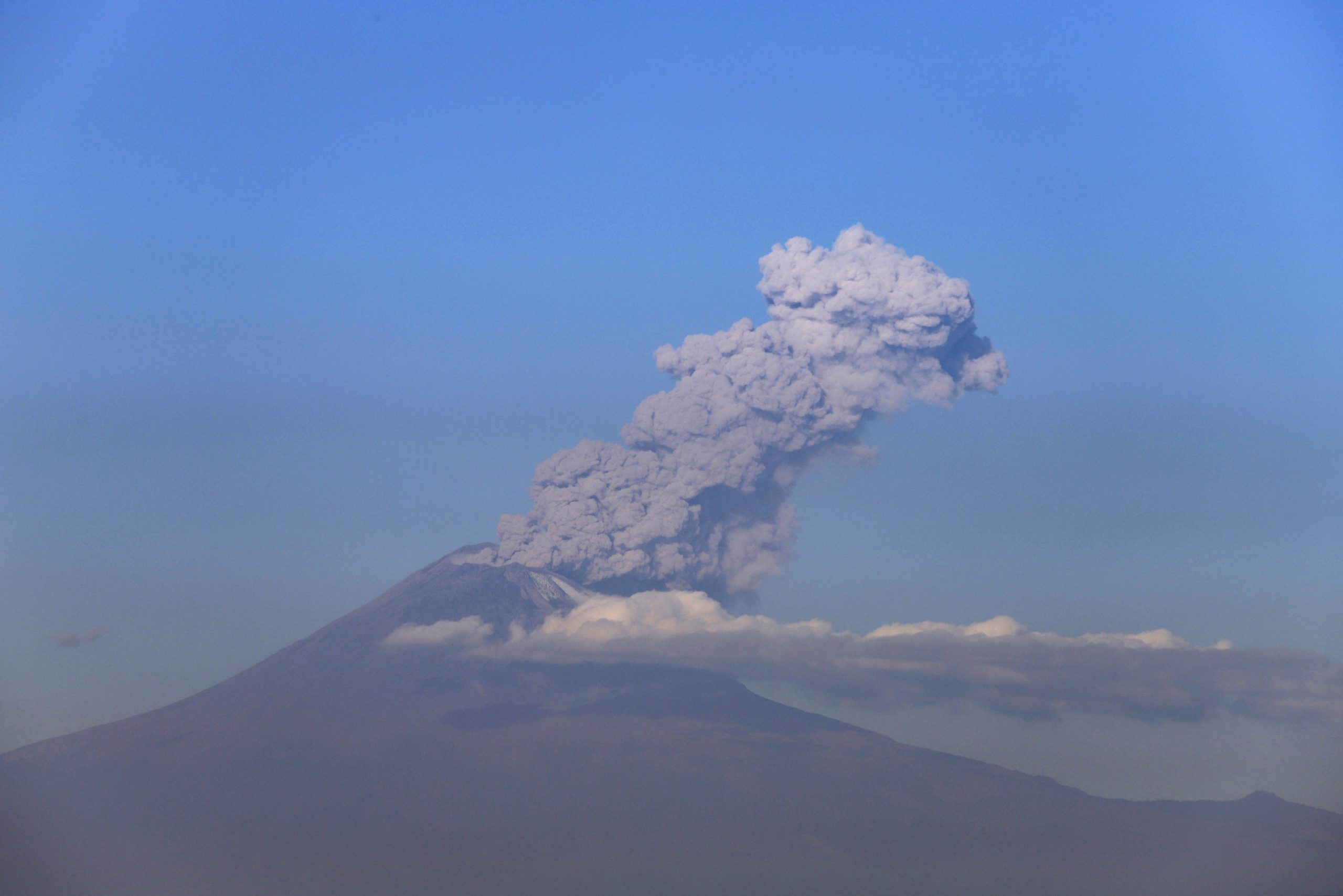 Registra volcán Popocatépetl 27 exhalaciones y leve sismo