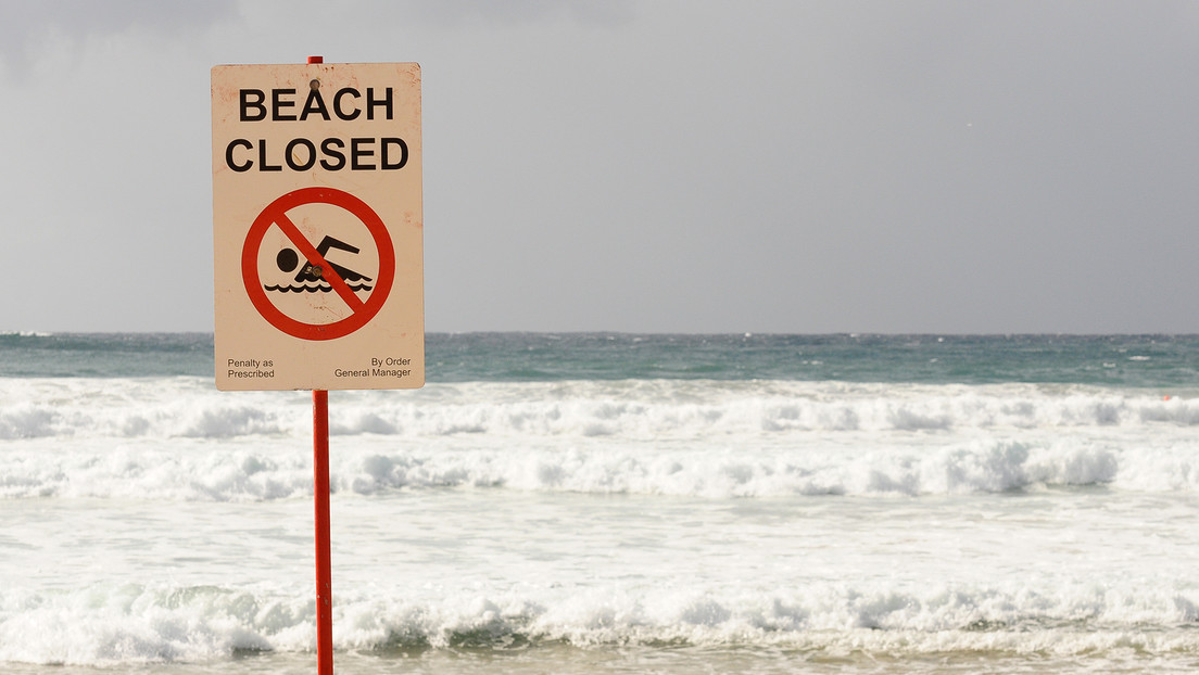 Derrame de aguas residuales a gran escala provoca cierre de playas al sur de Los Ángeles