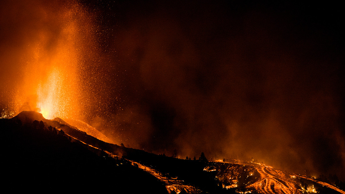 La erupción del volcán en La Palma ocasiona lluvia ácida por primera vez en la historia de las islas Canarias